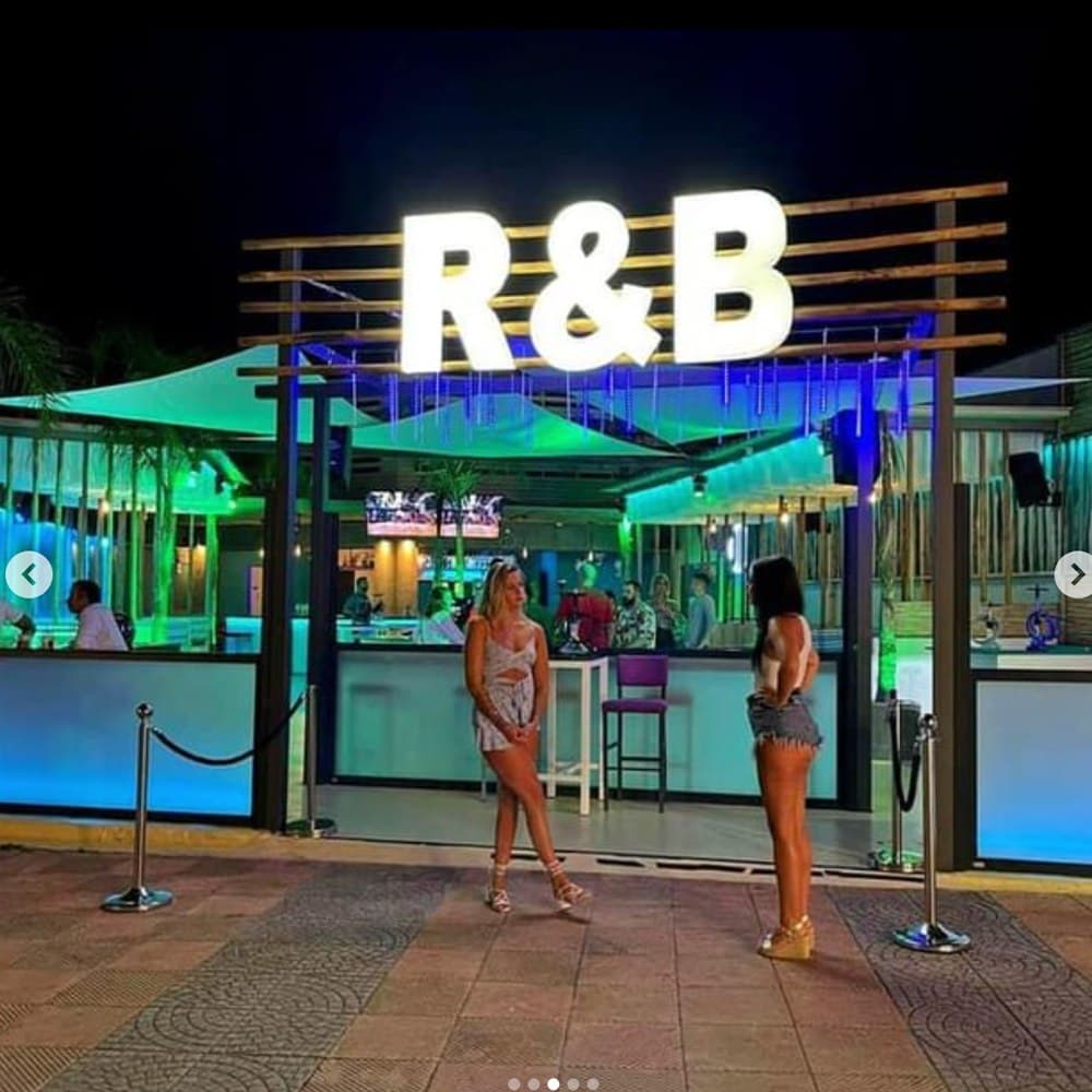 R&B Bar